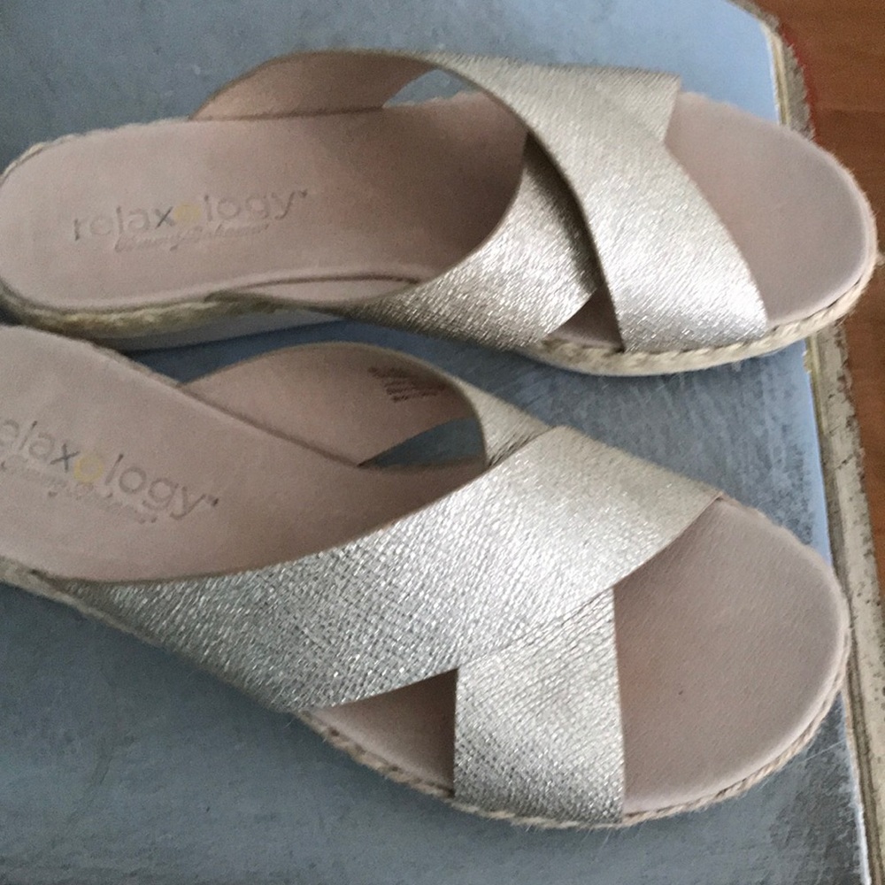 Tommy Bahama Sandals